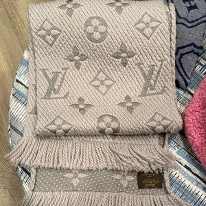 Louis Vuitton Light Gray Monogram Wool Scarf